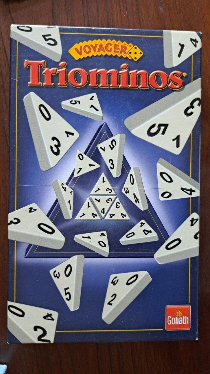 Triominos Voyager: Het klassieke driehoekige dominospel, Hobby en Vrije tijd, Gezelschapsspellen | Bordspellen, Een of twee spelers