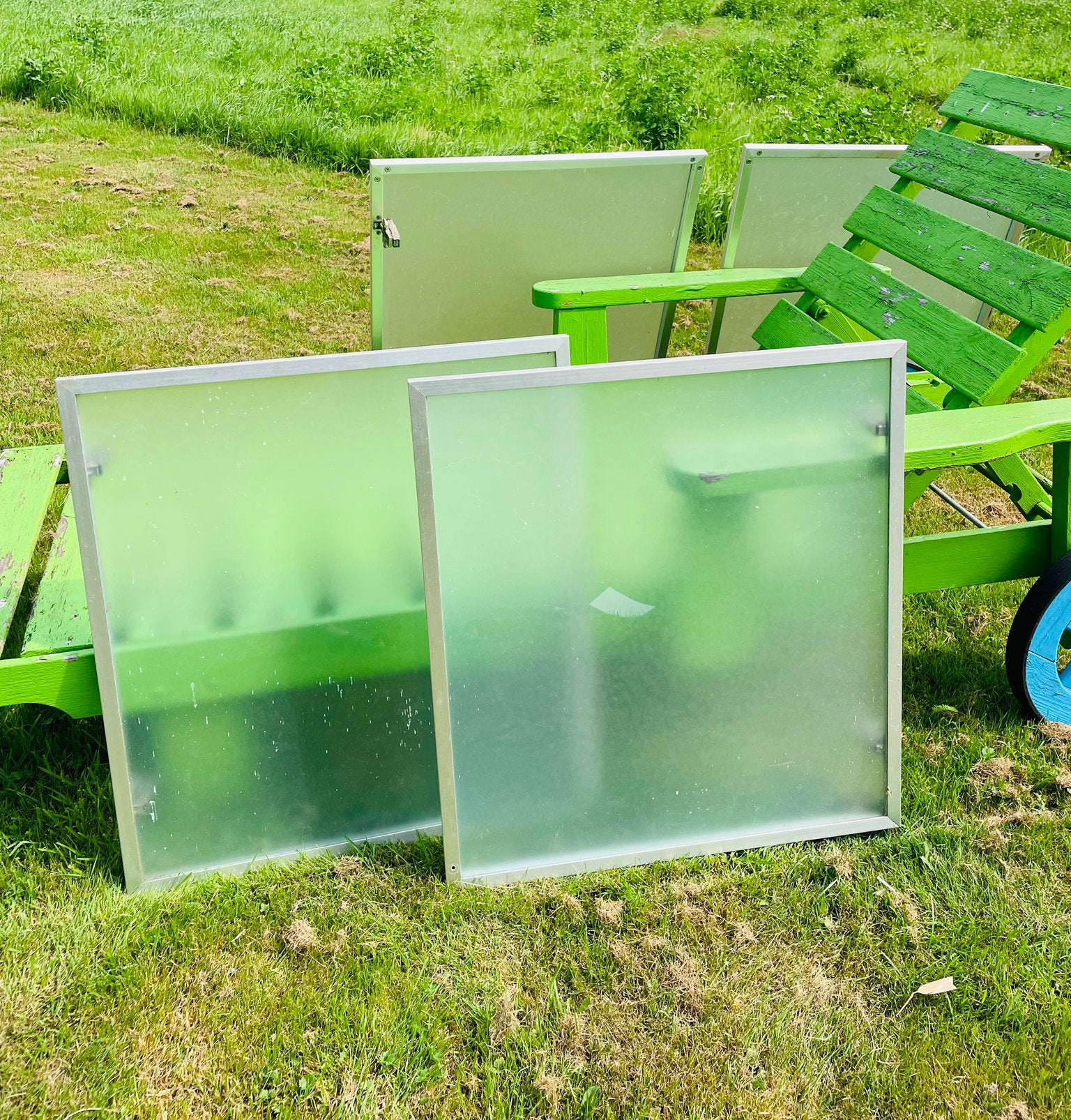 Gratis 4 aluminium kozijntjes met mat glas en kast schanier, Ophalen, Zo goed als nieuw