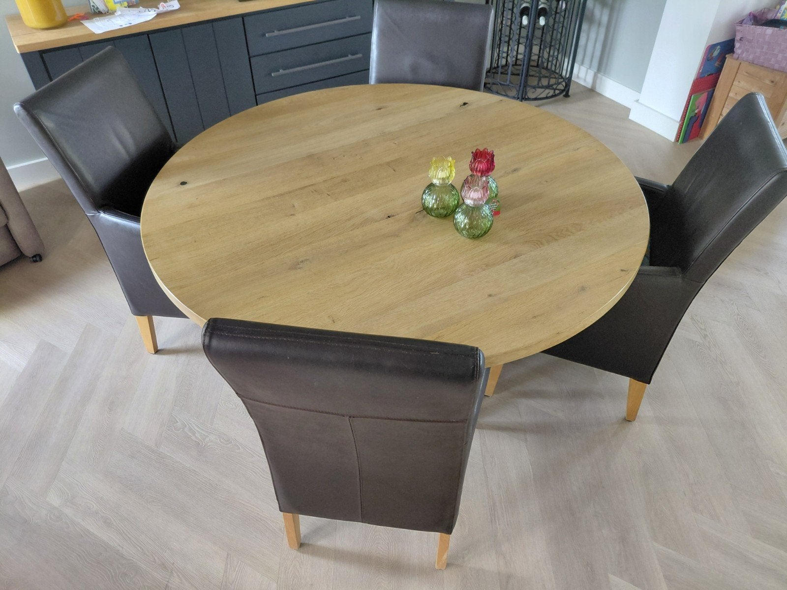 z.g.a.n. eiken eettafel 150 cm rond met 4 leren stoelen, Huis en Inrichting, Ophalen, Zo goed als nieuw, Vier personen, 100 tot 150 cm