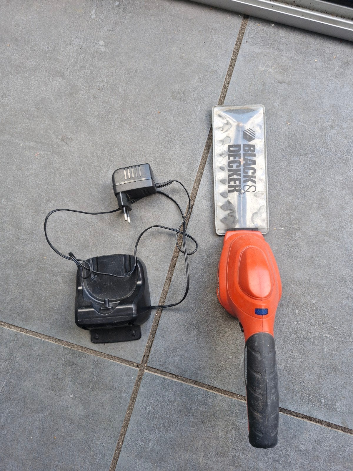Black & Decker Heggenschaar met Accu en Oplader, Ophalen of Verzenden, Gebruikt, Accu, Black & Decker