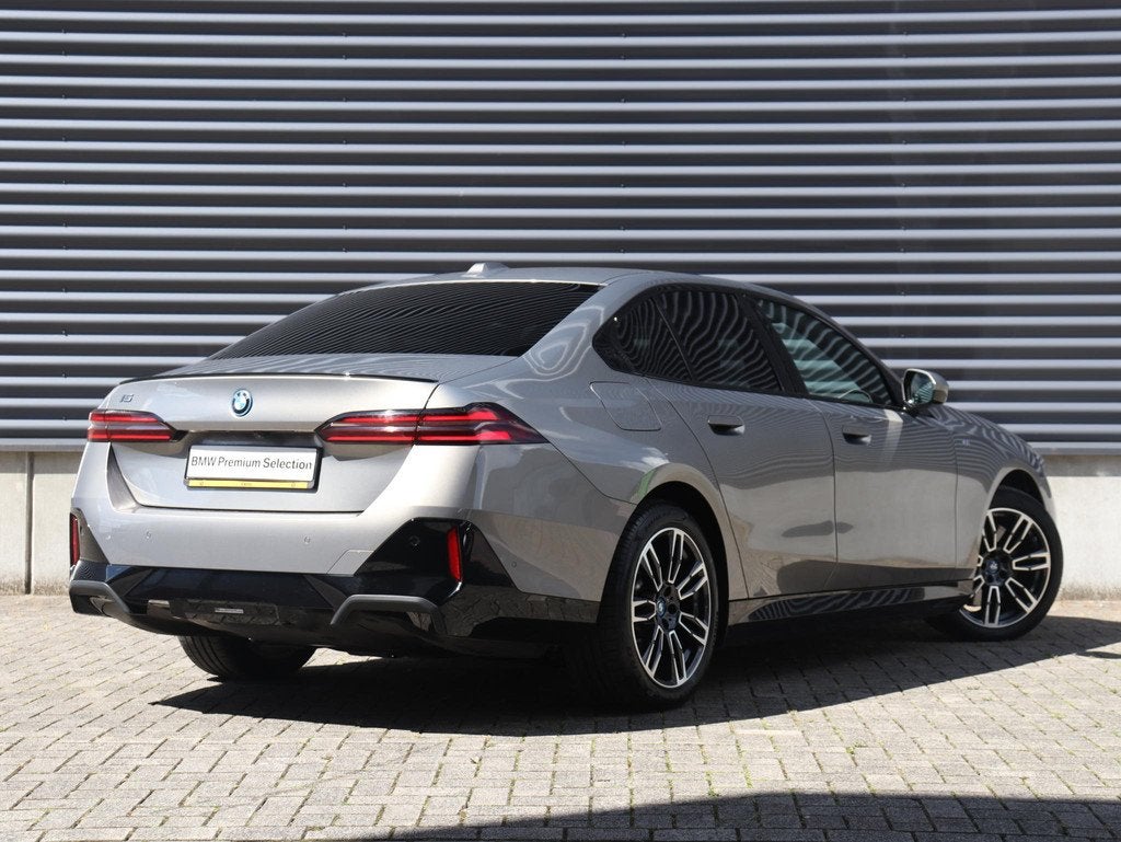 BMW i5 eDrive40 | M Sportpakket Pro | Harman Kardon | Drivin, Auto's, Gebruikt, Zwart, Met garantie (alle), 340 pk