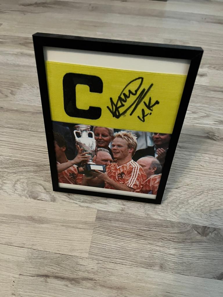 Ronald Koeman gesigneerde aanvoerdersband, Ophalen of Verzenden, Nieuw, Overige binnenlandse clubs, Overige typen