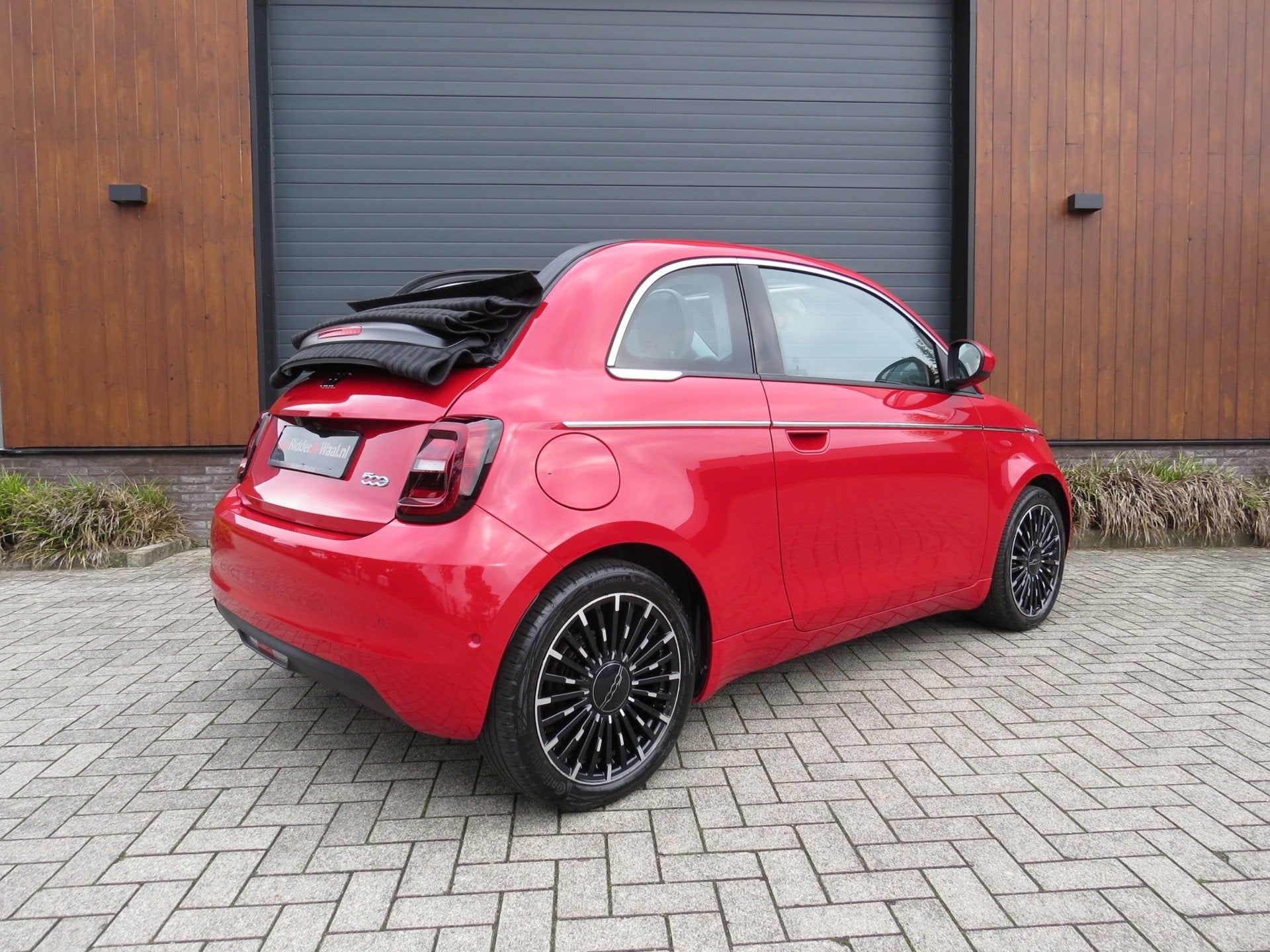 Fiat 500e La Prima cabrio 42 kWh *Carplay *Luxe uitv *Leder, Dealer onderhouden, Gebruikt, Cabriolet, 4 stoelen
