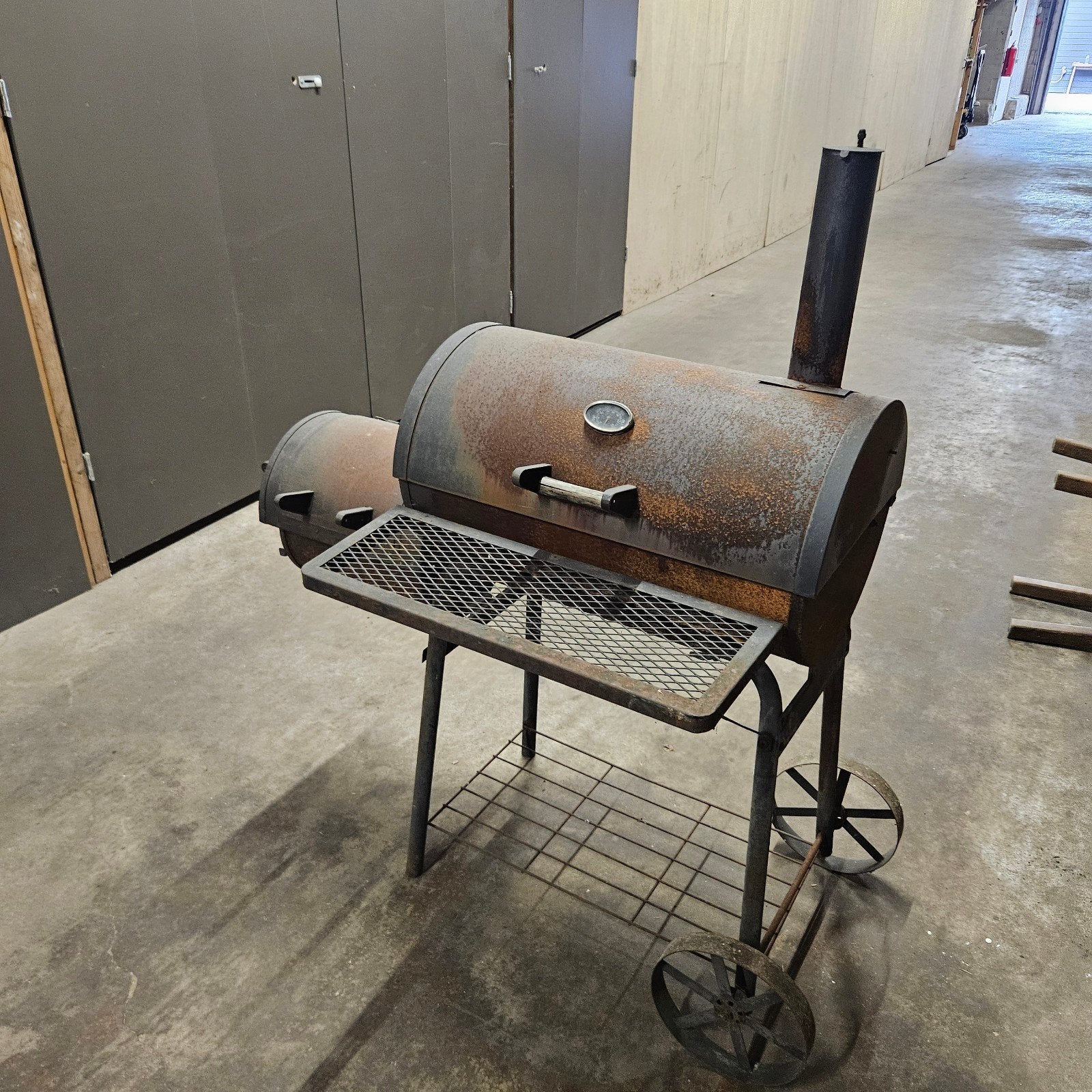Robuuste BBQ Smoker - Perfect voor lange zomeravonden, Ophalen, Gebruikt, Onbekend