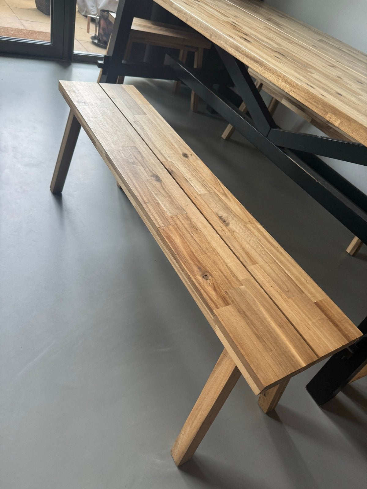 IKEA Skogsta set - 2x grote bankjes en 2x kleine bankjes, Huis en Inrichting, Ophalen, Bruin, Zo goed als nieuw, Vier