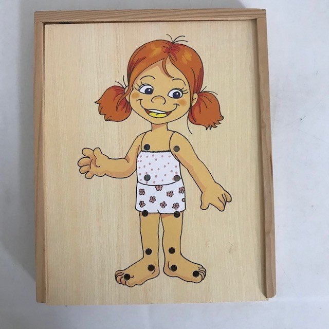 Houten aankleedpop meisje. Veters leren strikken., Ophalen, Zo goed als nieuw, Overige typen