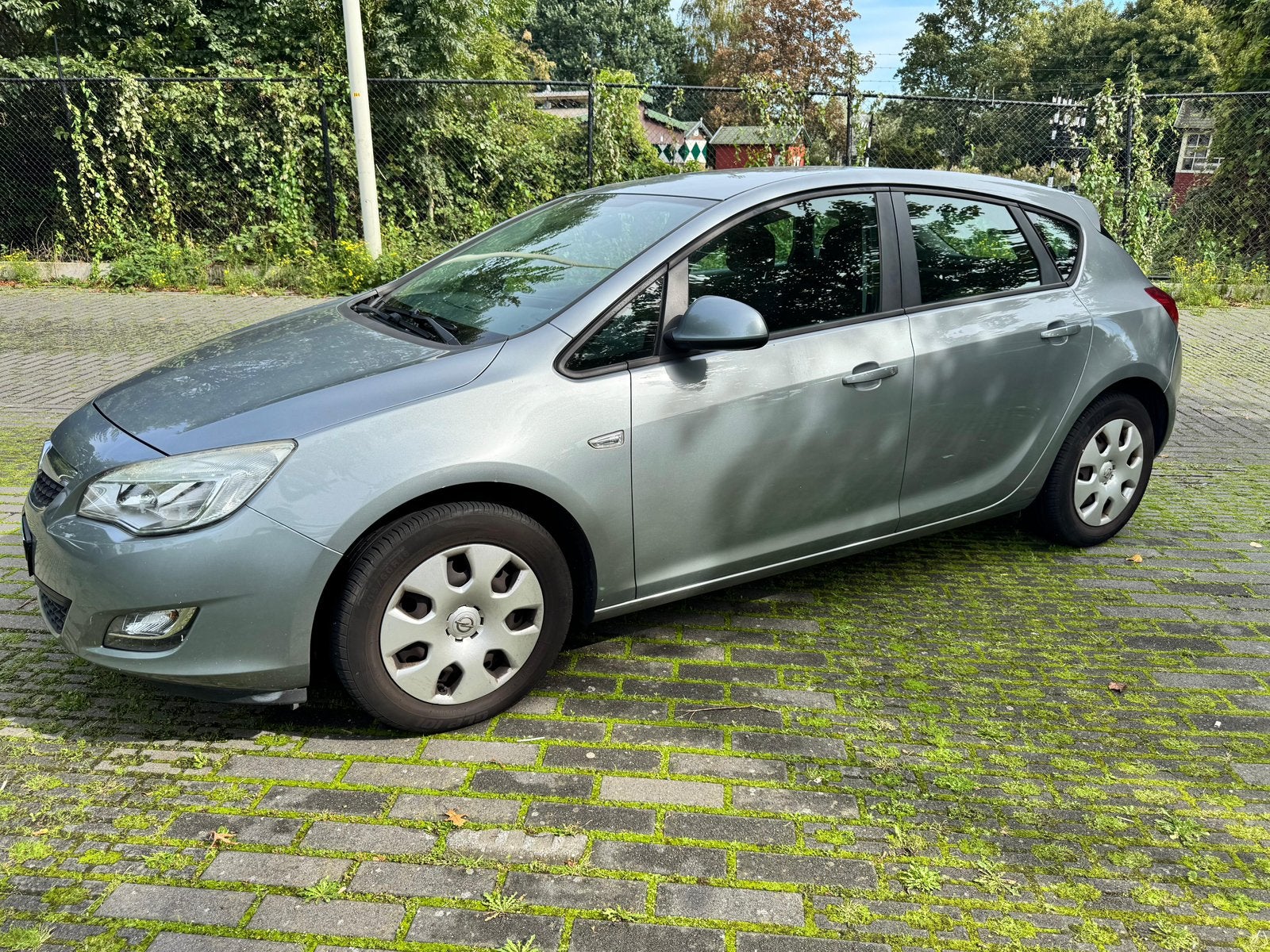 Opel Astra 1.4 Ecotec 64KW 5-D 2011 Grijs, Voorwielaandrijving, 4 cilinders, Handgeschakeld, Particulier