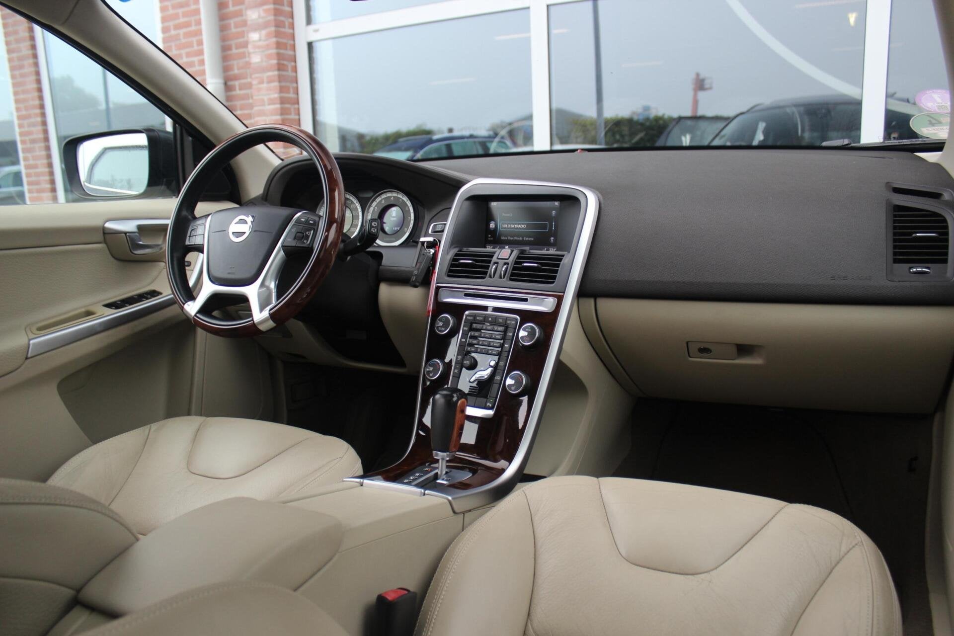 Volvo XC60 2.0 T5 Summum | NL auto | Automaat | Dakraam | Xe, Euro 5, Beige, 4 cilinders, Xenon verlichting