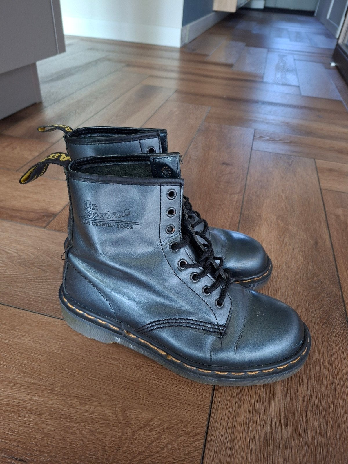 Metallic Dr. Martens maat 39 - Zo goed als nieuw, Kleding | Dames, Schoenen, Zwart, Ophalen of Verzenden, Dr. Martens, Gedragen