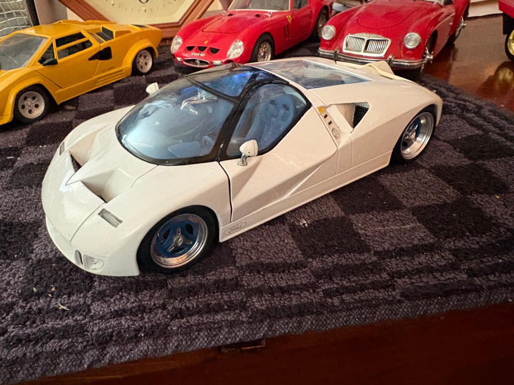FORD.  GT.  90.                  MAISTO., Ophalen of Verzenden, Zo goed als nieuw, Maisto