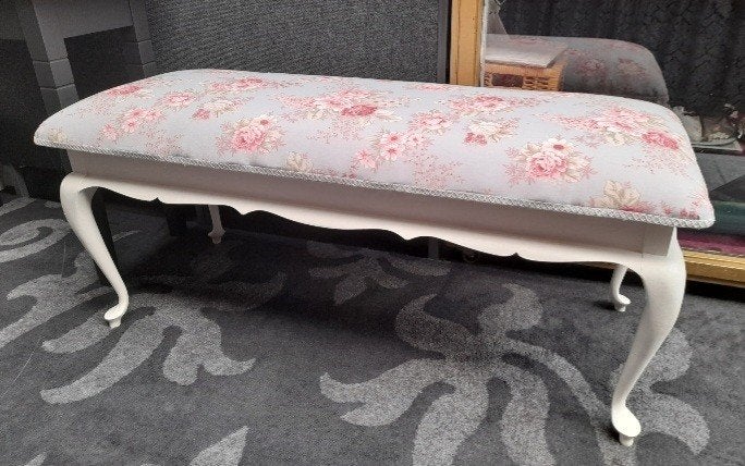Mooie brocante poef hocker bankje opnieuw gestoffeerd, Ophalen of Verzenden