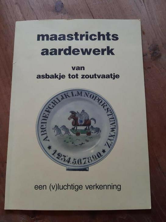 Maastrichts Aardewerk uitgave VMA 2004, Boeken, Ophalen of Verzenden