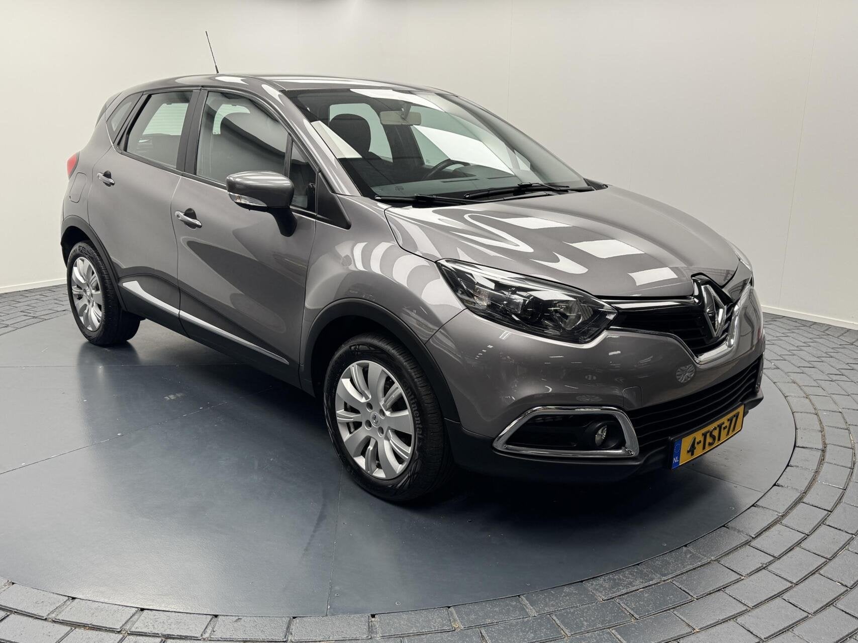 Renault Captur 0.9 TCe Expression Airco-Navigatie-Cr.contr-P, Auto's, Voorwielaandrijving, Stof, Gebruikt, Huisgarantie