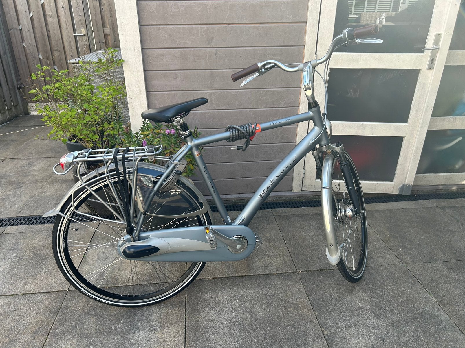 Batavus Genova 28” 57H 8V ( nieuw 100 km. ), Fietsen en Brommers, Ophalen, Versnellingen, Batavus, Zo goed als nieuw