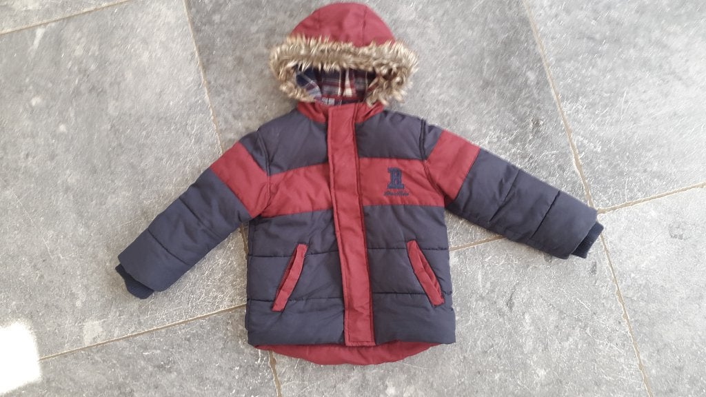 Leuke warme jas met capuchon maat 92, Rebel, Ophalen of Verzenden, Zo goed als nieuw, Jongen