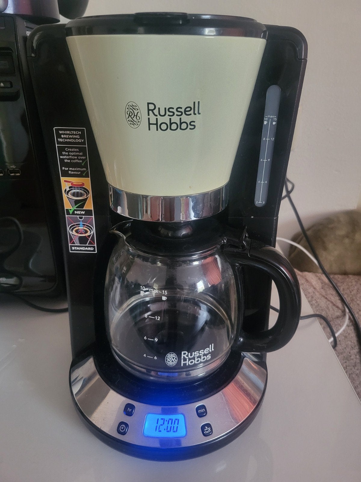 Russell Hobbs Koffiezetapparaat - Zwart/Crème, Witgoed en Apparatuur, 10 kopjes of meer, Ophalen, Koffiemachine