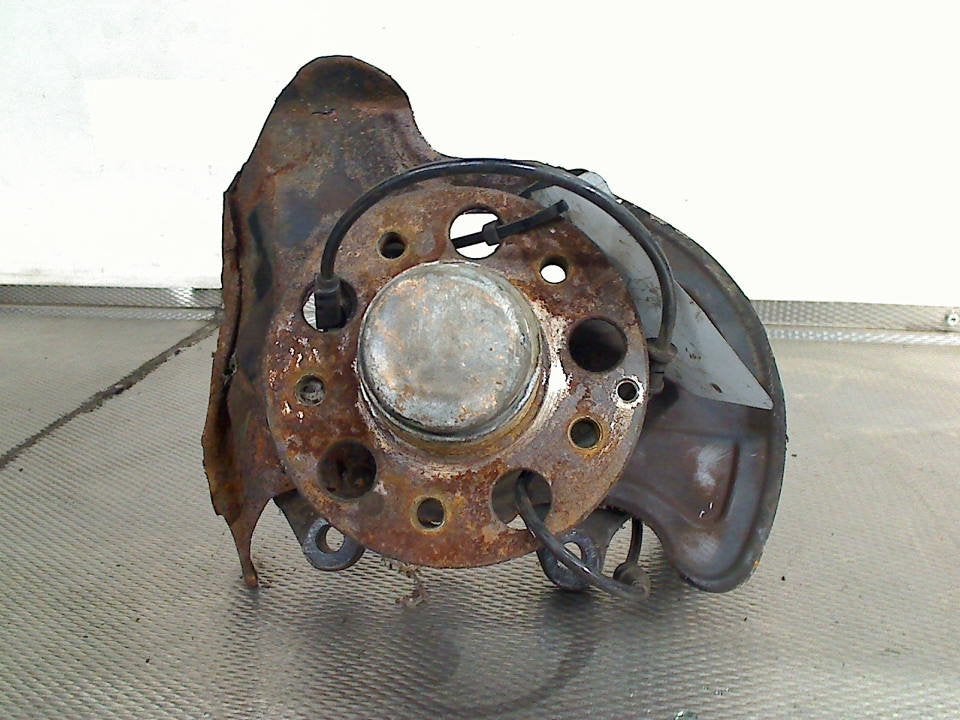 Fusee Links Voor Mercedes-Benz SLK (R171) (2004-03/2011-02), Gebruikt, Mercedes-Benz AG, Mercedes-Benz, Mercedesstraße 120, Stuttgart 70372, , Duitsland