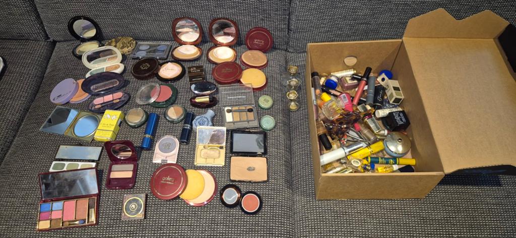 Oude jaren 70 80 90 make-up zowel nieuwe als gebruikt., Sieraden, Tassen en Uiterlijk, Ophalen of Verzenden, Overige kleuren, Gehele gezicht