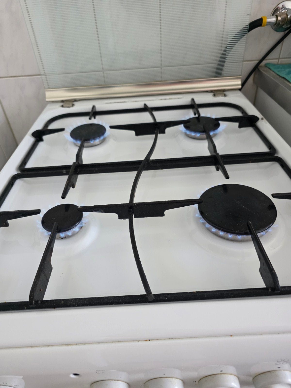 Indesit gasfornuis met oven - 4 pitten, vrijstaand, Ophalen, Gebruikt, 4 kookzones, Gas