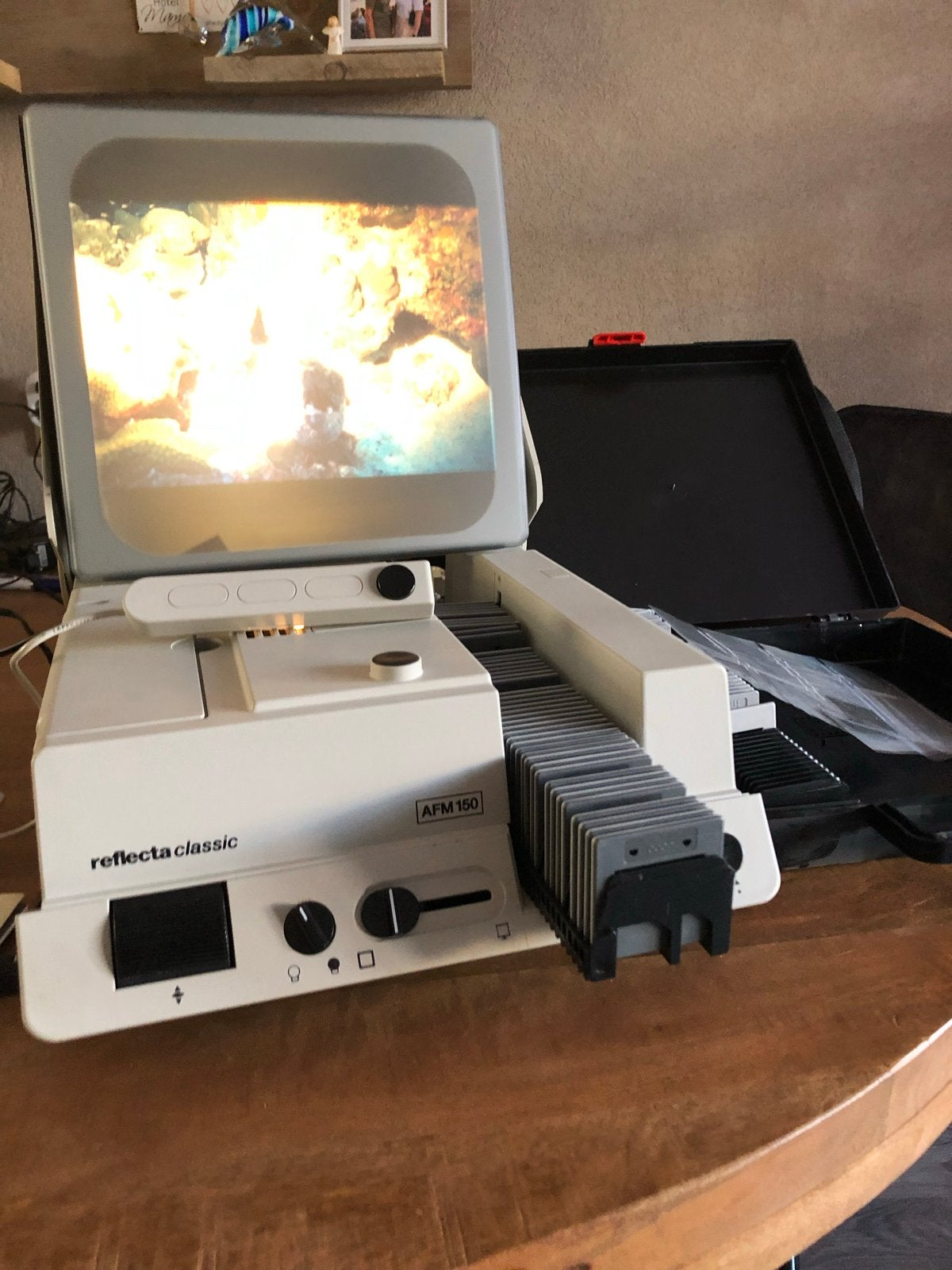 Reflecta Classic AFM 150 diaprojector met scherm, Ophalen, Gebruikt, Met scherm