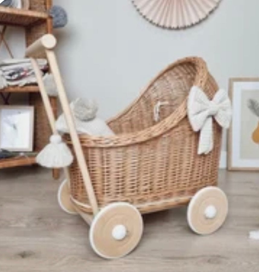 Rotan poppenwagen, Ophalen of Verzenden, Zo goed als nieuw, Duw- of Trekspeelgoed