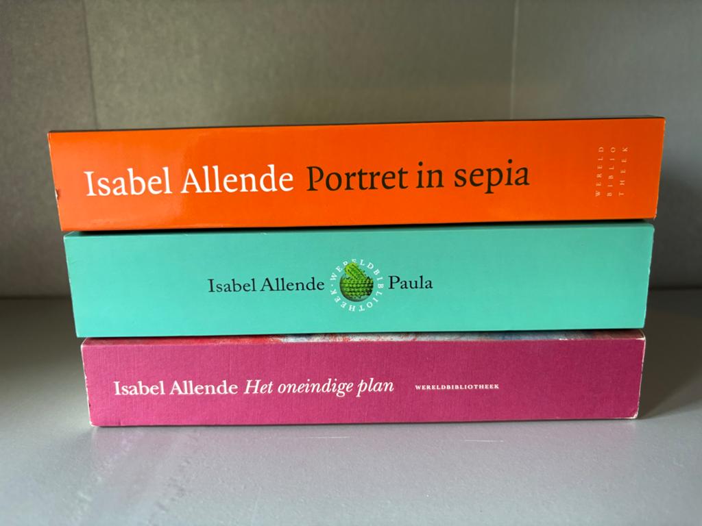 Isabel Allende Boeken: Portret in sepia, Paula, Het oneindig, Ophalen of Verzenden, Gelezen, Europa overig