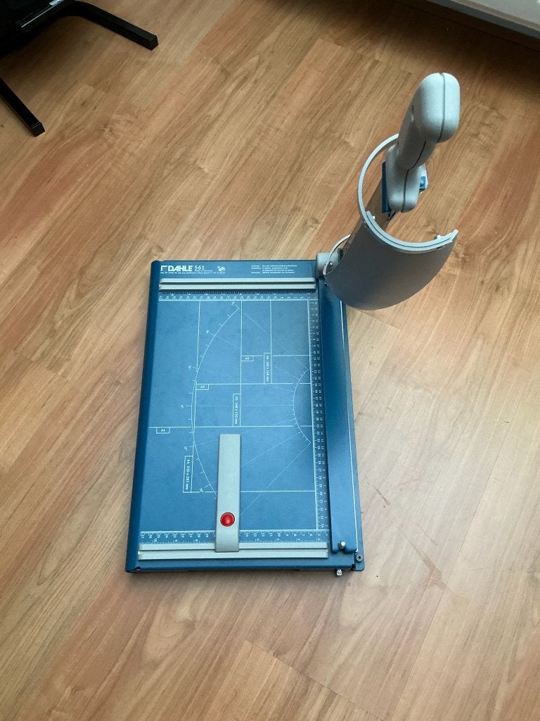 Dahle 561 A4 bordschaar / papiersnijder, Hobby en Vrije tijd, Ophalen, Overige thema's, Gereedschap of Toebehoren, Metaal