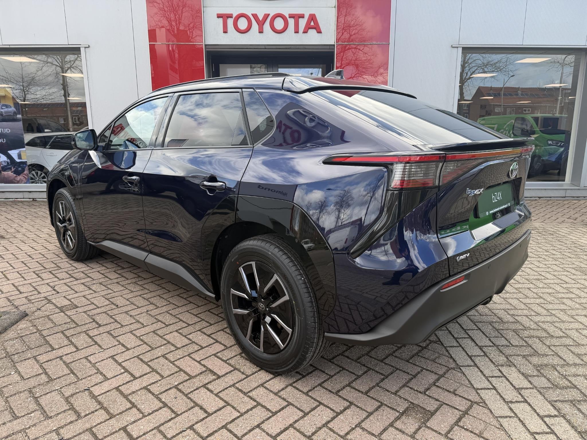 Toyota bZ4X Dynamic 73 kWh, Auto's, Toyota, Gebruikt, Overige kleuren, Leder en Stof, SUV of Terreinwagen