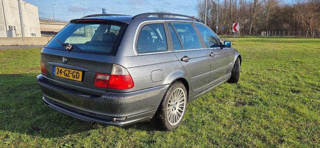 BMW 3-Serie 2.2 I 320 Touring 2001 Leder, Auto's, BMW, 2171 cc, Achterwielaandrijving, Zwart, Stationwagon