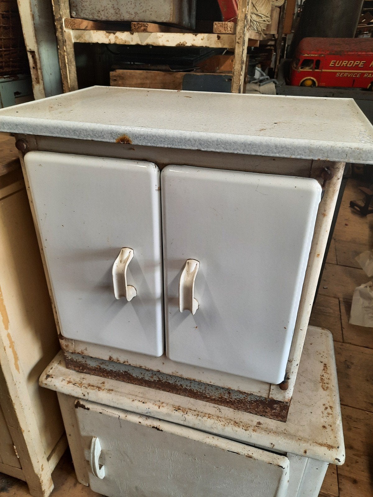 IJzeren kastje keukenkastje brocante industrieel, Antiek en Kunst, Ophalen
