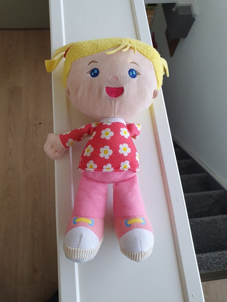 Leuke stoffen pop met bloemetjesjurk, Ophalen of Verzenden, Gebruikt, Meerkleurig, Overige typen