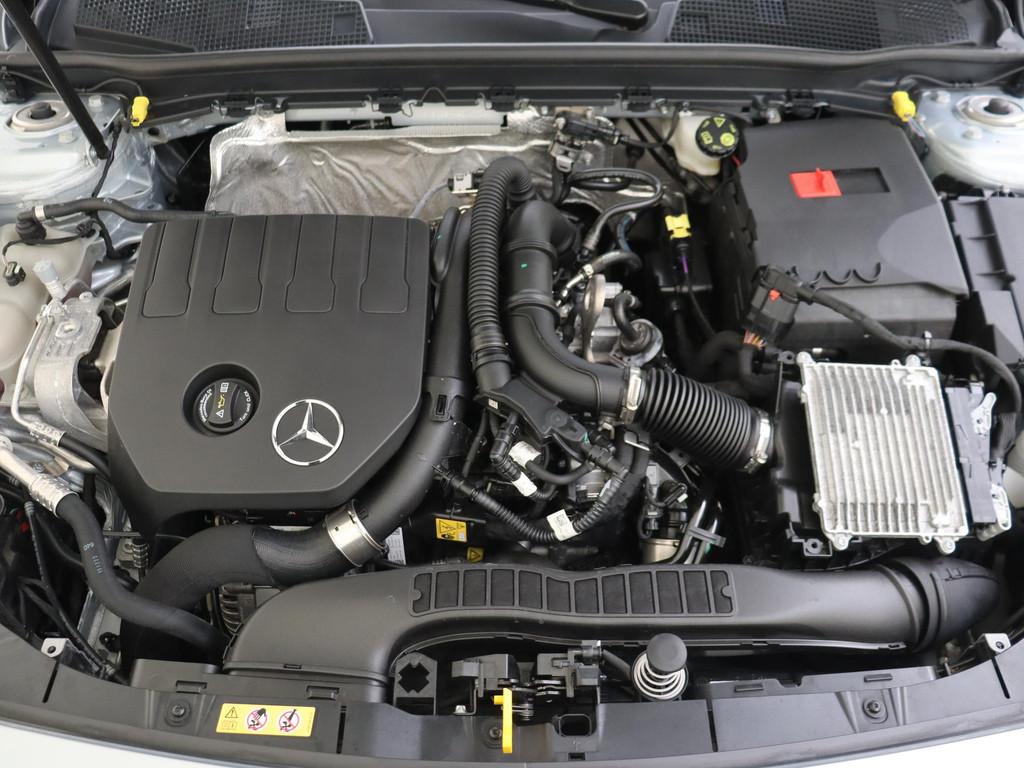 Mercedes-Benz A-klasse 180 AMG Line / Stoelverwarming / Acht, Auto's, 136 pk, Gebruikt, 4 cilinders, Automatische klimaatregeling