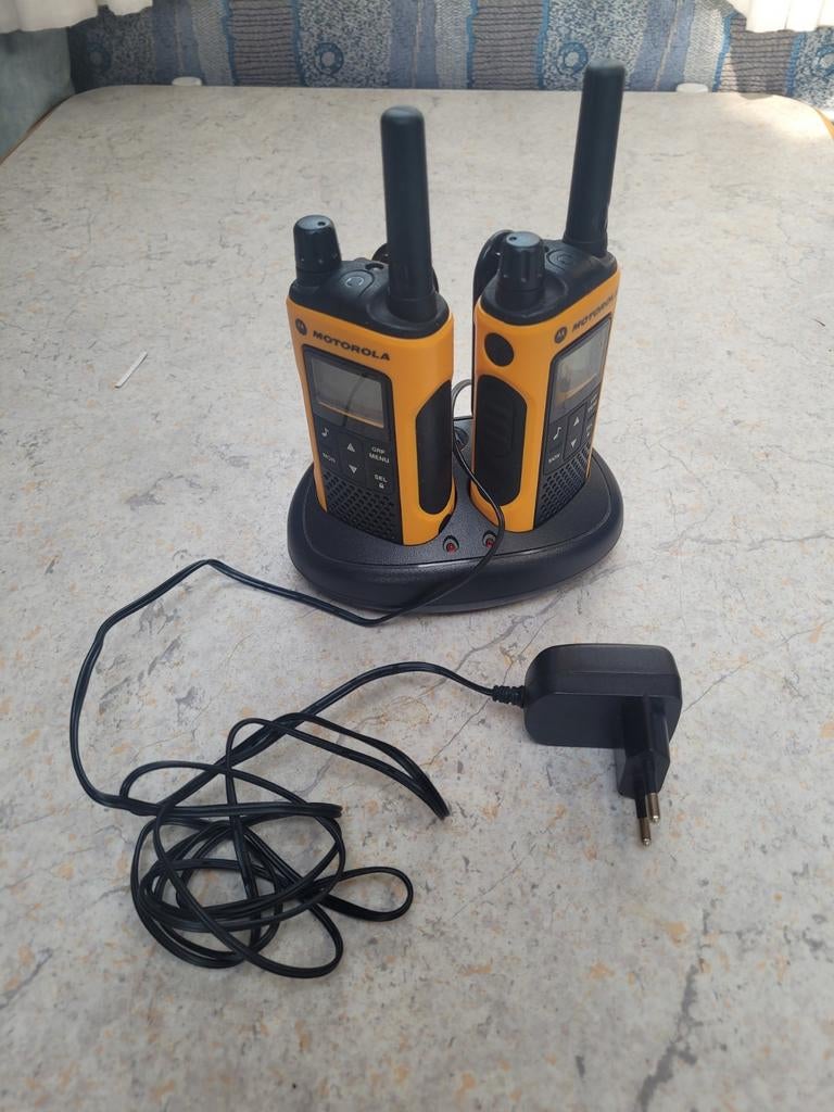 Motorola Portofoons met oplaadstation, Telecommunicatie, Portofoons en Walkie-talkies, Info.emea@motorolasolutions.com, Ophalen of Verzenden