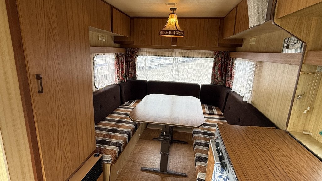 Chateau Exclusive 390 bouwjaar 1979 met voortent, Caravans en Kamperen, Caravans, Overige typen, Chateau, Rondzit, Bedrijf