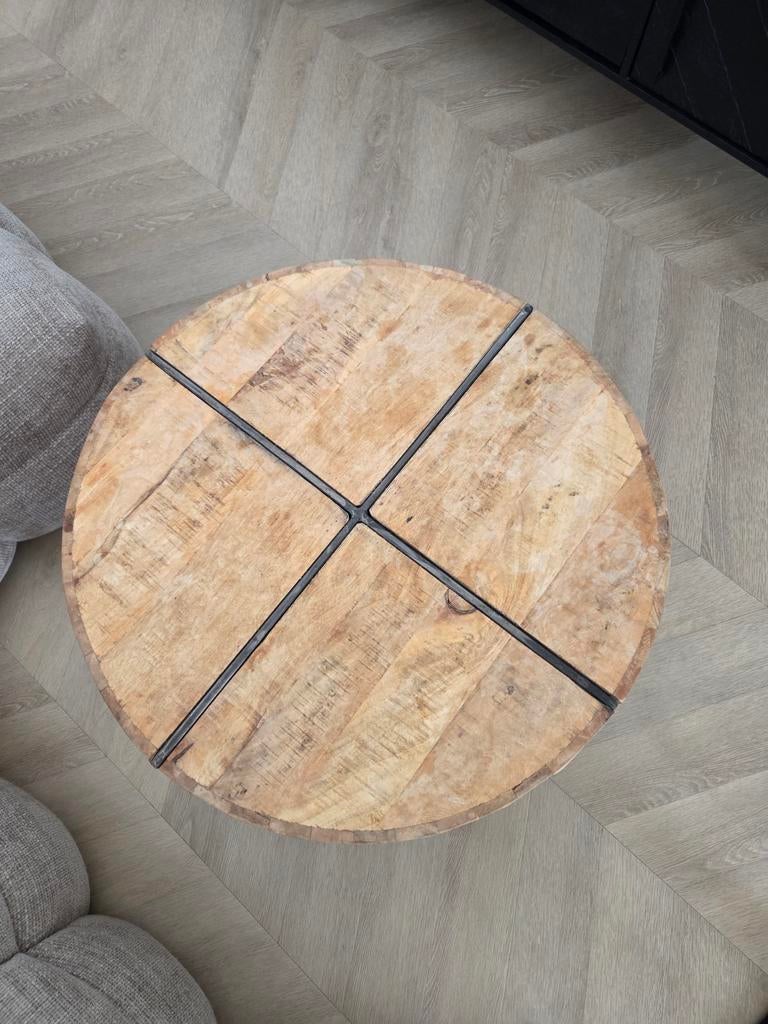 Ronde salontafel van mangohout en metaal, Huis en Inrichting, Tafels | Salontafels, Overige houtsoorten, Gebruikt, 50 tot 100 cm