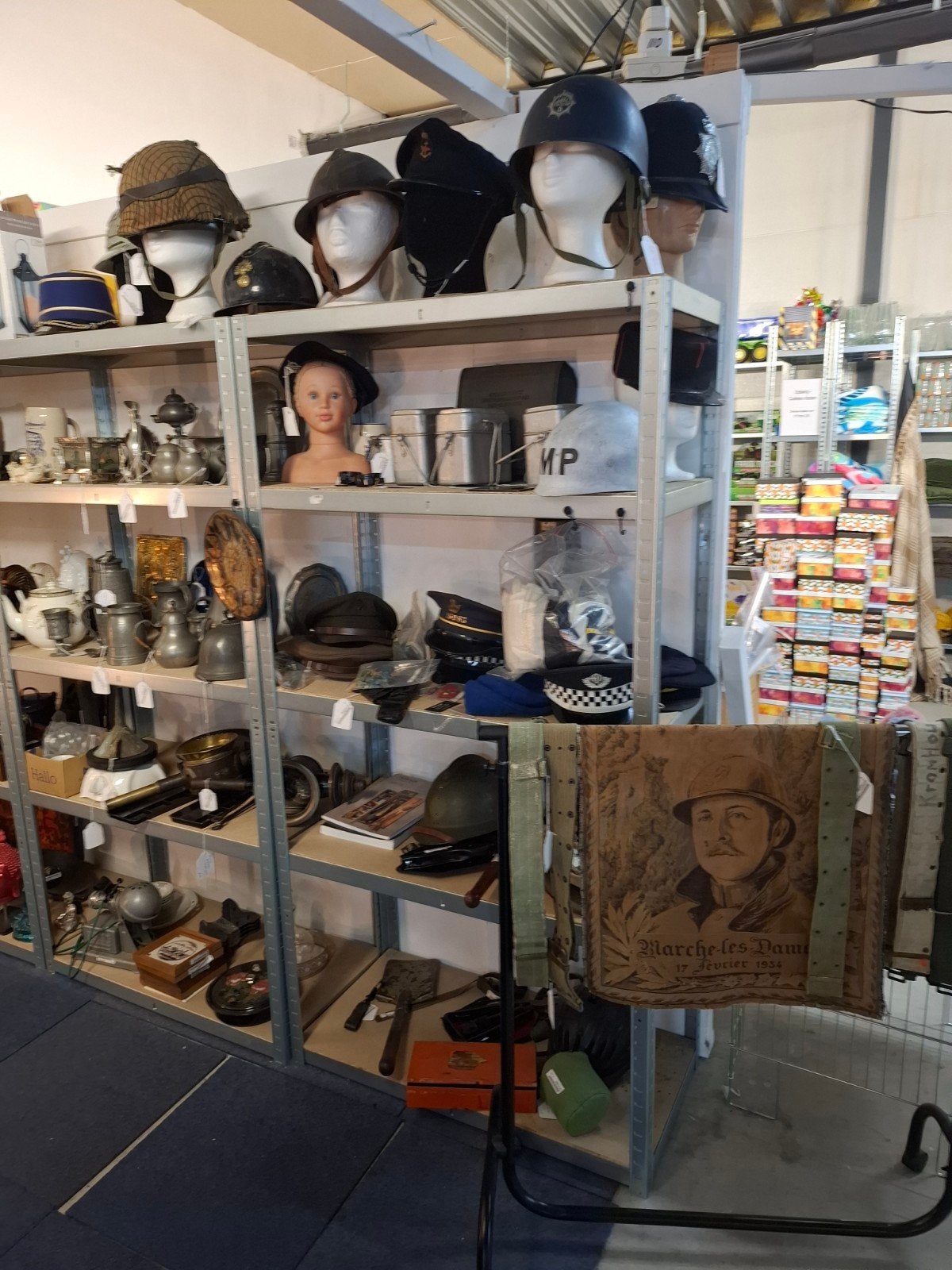 Diverse Militaria: Helm, Brandweer, Leger, Granaathuls, Verzamelen, Ophalen, Overige soorten, Overige gebieden, Helm of Baret