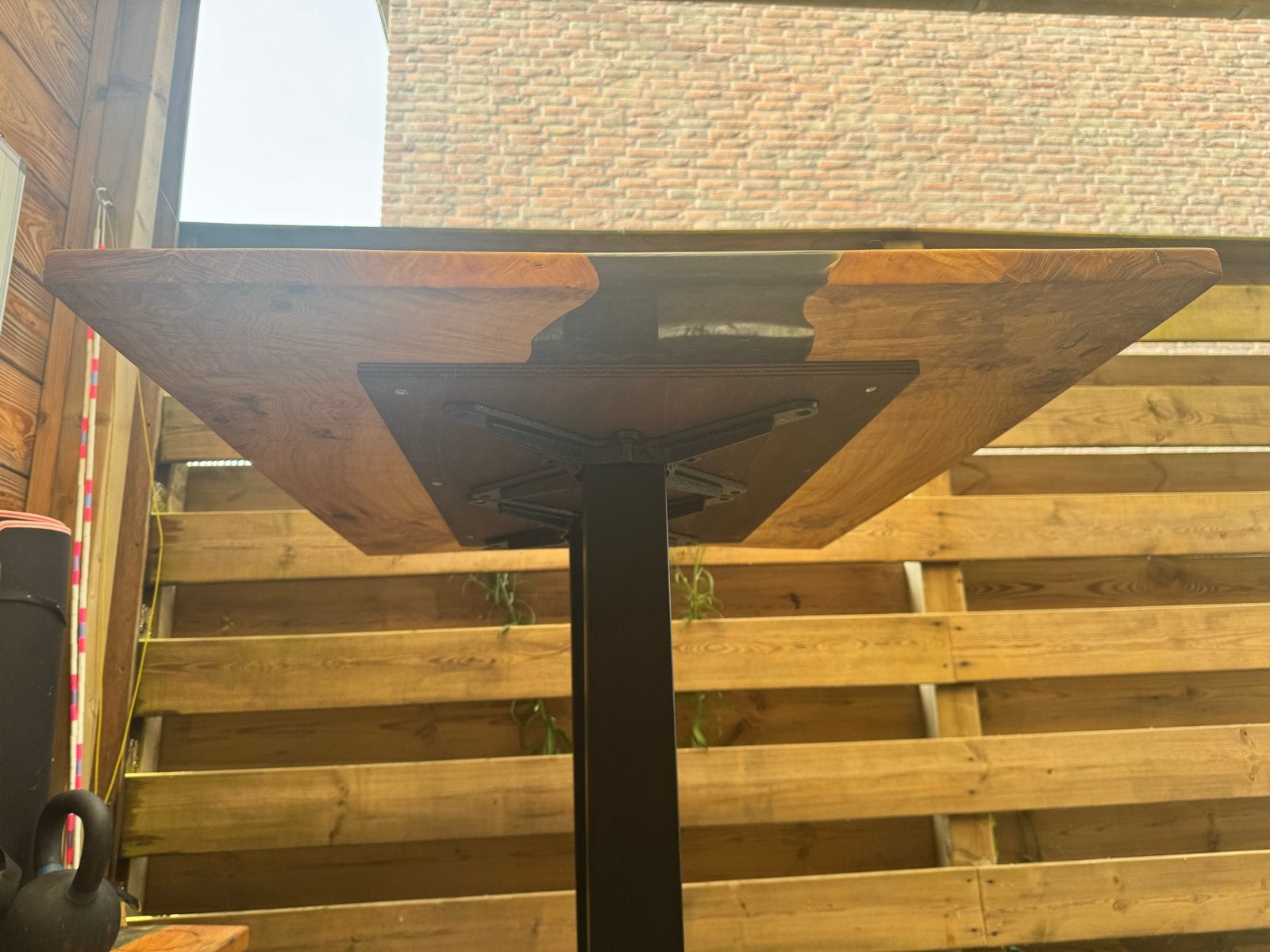 Unieke bartafel met epoxy en houten blad, Ophalen of Verzenden, Zo goed als nieuw