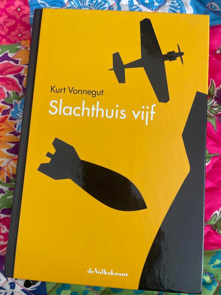 Slachthuis vijf - Kurt Vonnegut (De Volkskrant Bibliotheek), Ophalen of Verzenden, Zo goed als nieuw, Nederland