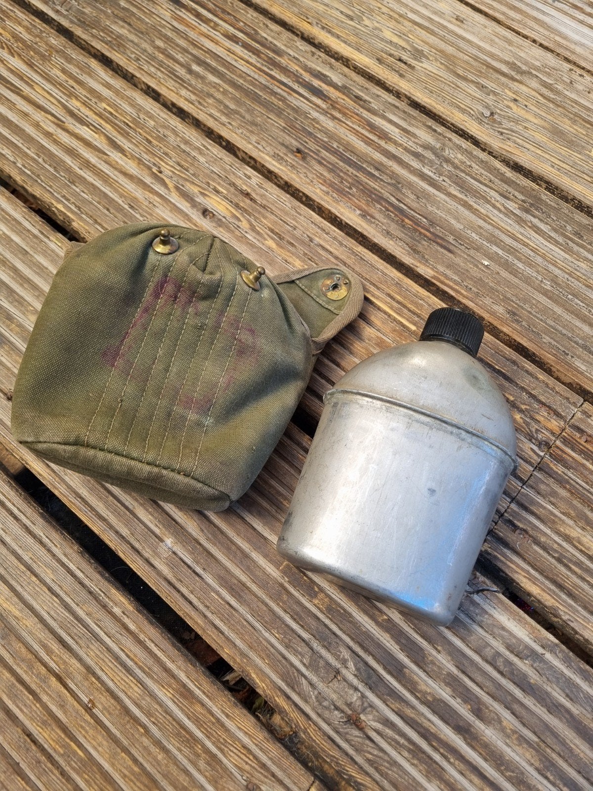 US veldfles 1945. Duidelijke stempel, inclusief hoes., Ophalen of Verzenden