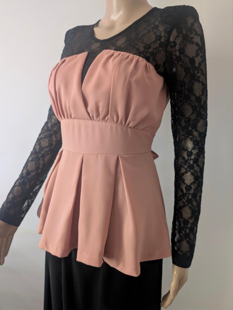 Elegante top met kant en peplum - Maat S, Ophalen of Verzenden, Zo goed als nieuw, Lange mouw, Roze