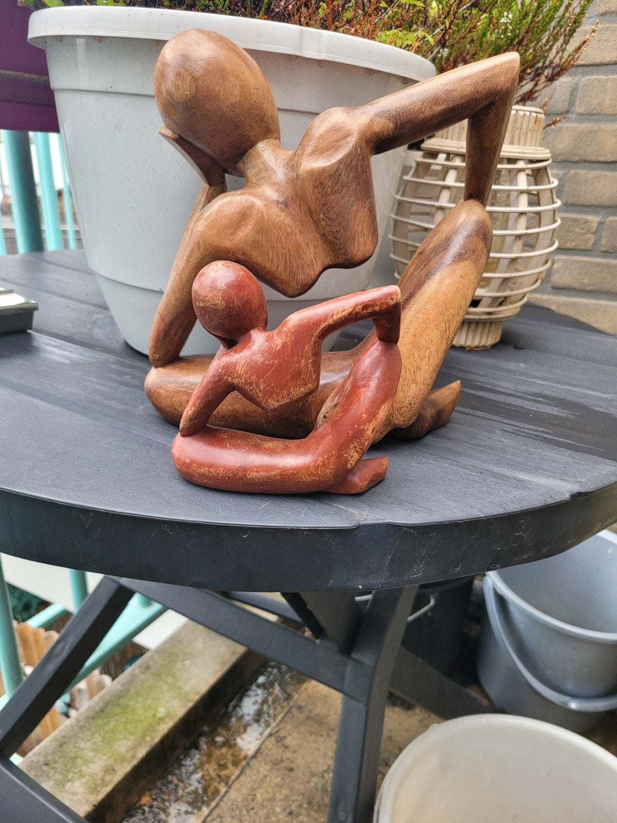 Houten sculptuur van denkende figuren, Antiek en Kunst, Ophalen, Groep mensen, Handgemaakt, 20 - 50 cm