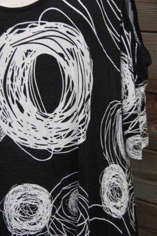 Jurk zwart/ wit Ophilia mt 5 (52/54) cold shoulder Vaste AAN, Kleding | Dames, Grote Maten, Ophalen of Verzenden, Zo goed als nieuw
