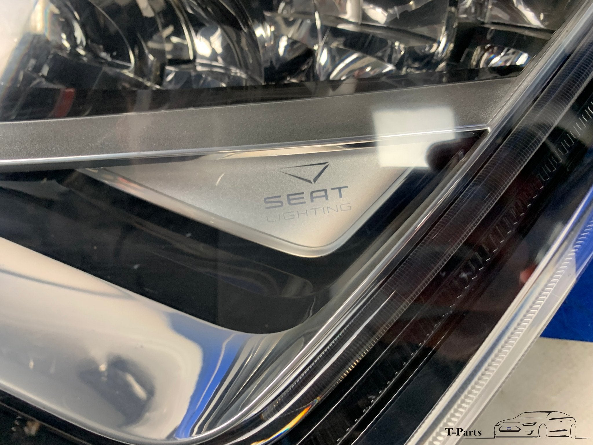 Seat ateca koplamp Links 90117433 lamp, Gebruikt, Autovia A-2, Km 585 585
08760  Martorell, ES, Ophalen of Verzenden, SEAT S.A.