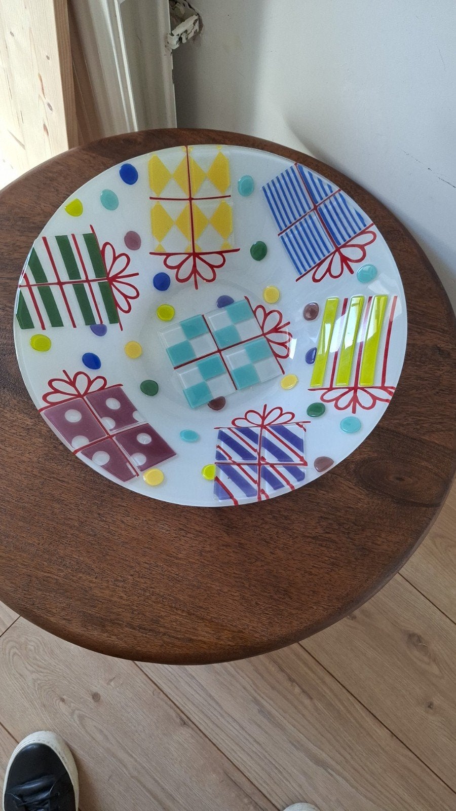 Italiaanse glazen schaal met cadeautjes design, Ophalen, Gebruikt, Schaal, Rond