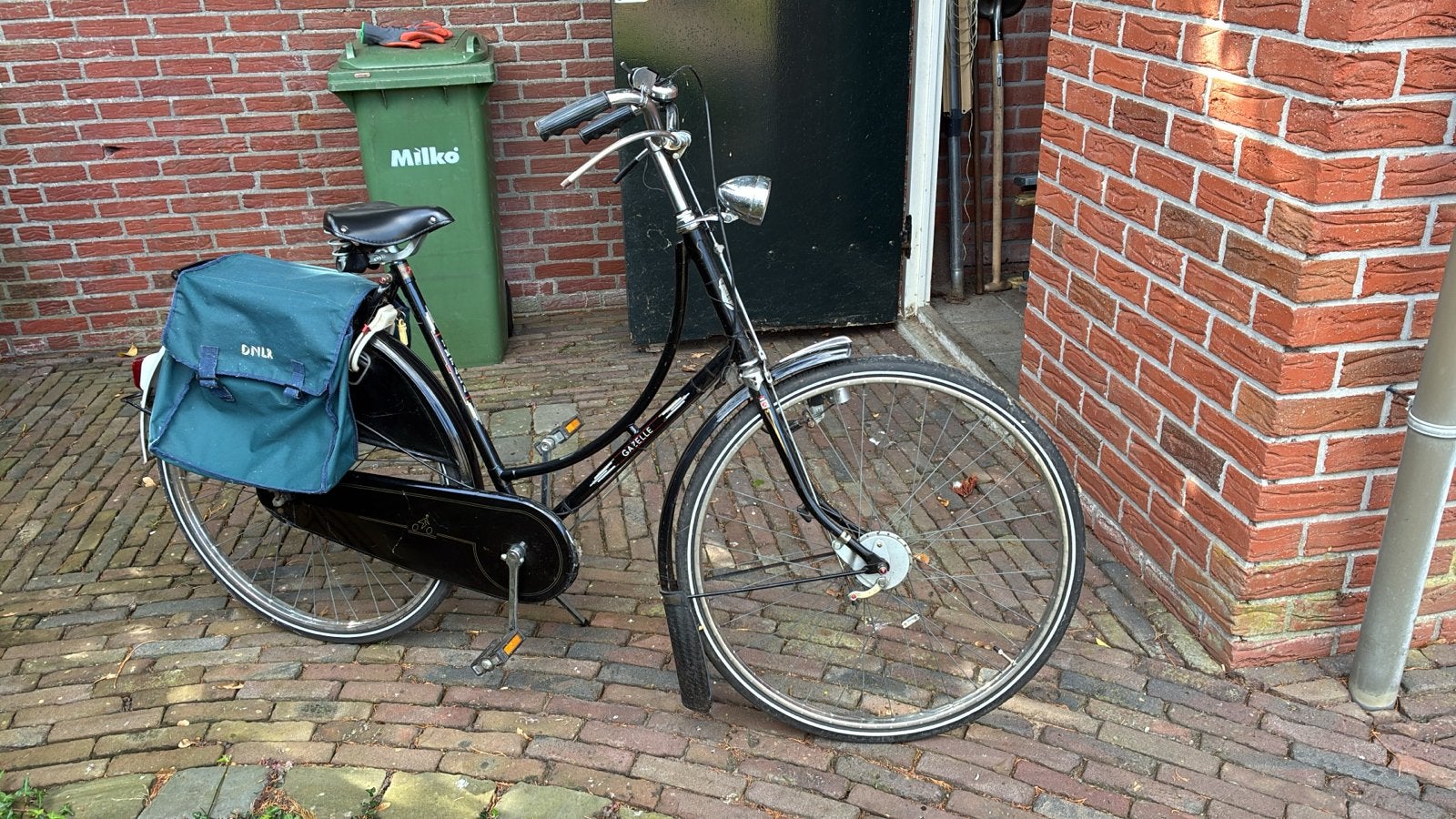 Gazelle Impala Omafiets met 3 versnellingen en fietstassen