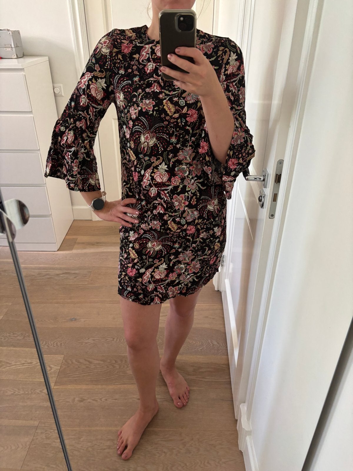 H&M Zwarte Jurk met Bloemenprint - Maat S, Meerkleurig, Ophalen of Verzenden, Zo goed als nieuw, Maat 36 (S)