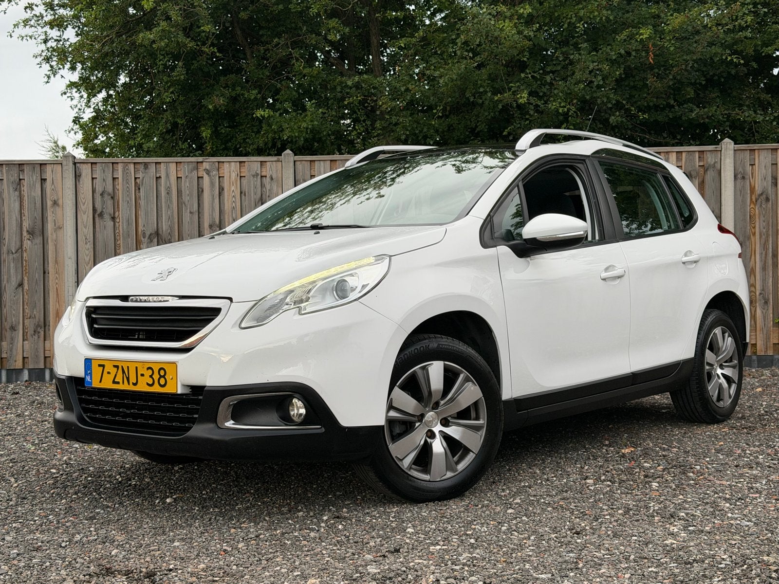 Peugeot 2008 1.6 VTI 120PK 2015 Wit pano airco navi trekhaak, Voorwielaandrijving, Stof, 4 cilinders, 1270 kg