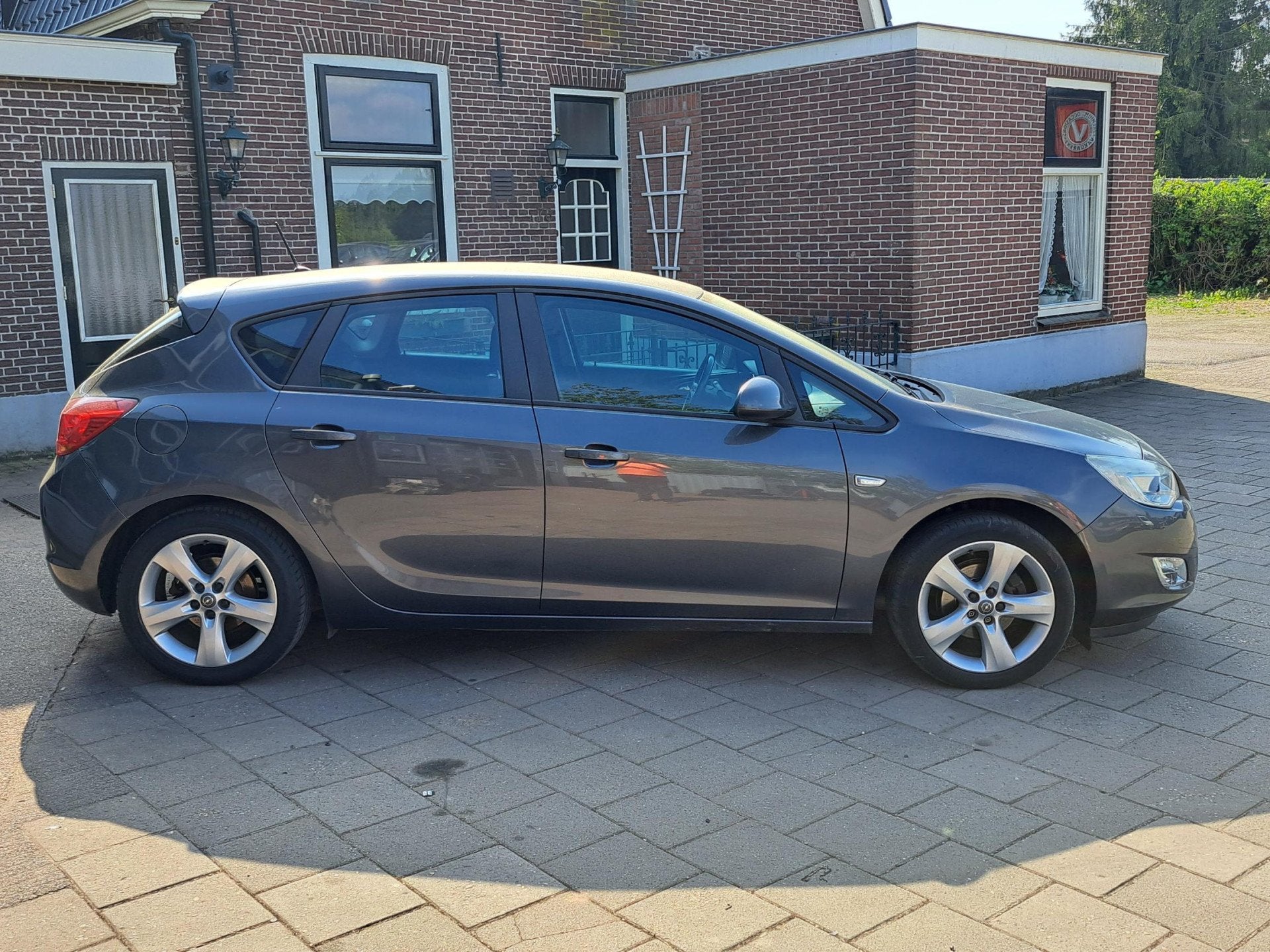 Opel Astra 1.6 Edition (bj 2010), Auto's, Voorwielaandrijving, Euro 5, Stof, 4 cilinders