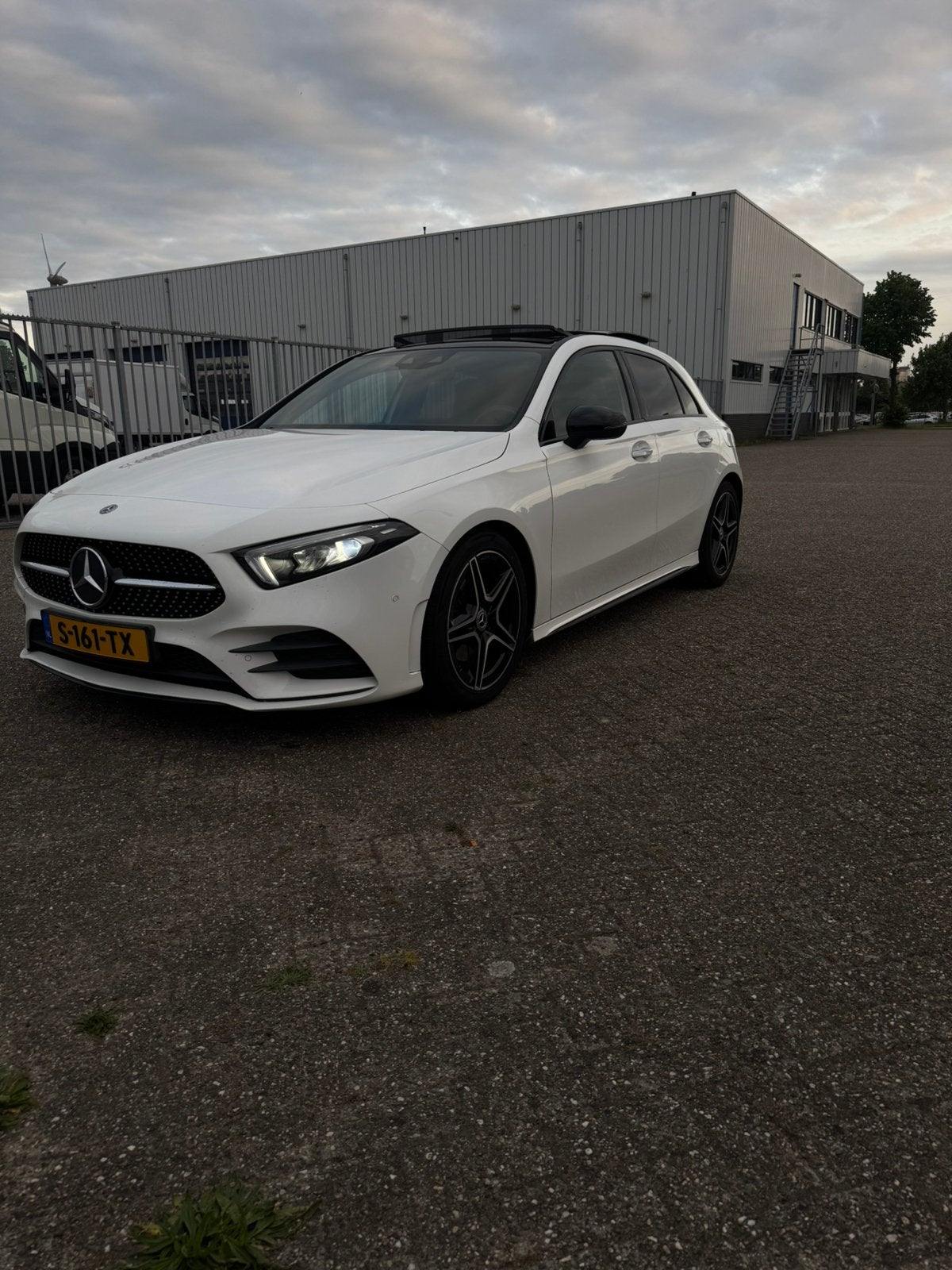 Mercedes-Benz A-Klasse HUD/PANO/Volledig dealer onderhouden, Zwart, 4 cilinders, Leder en Stof, 75 €/maand