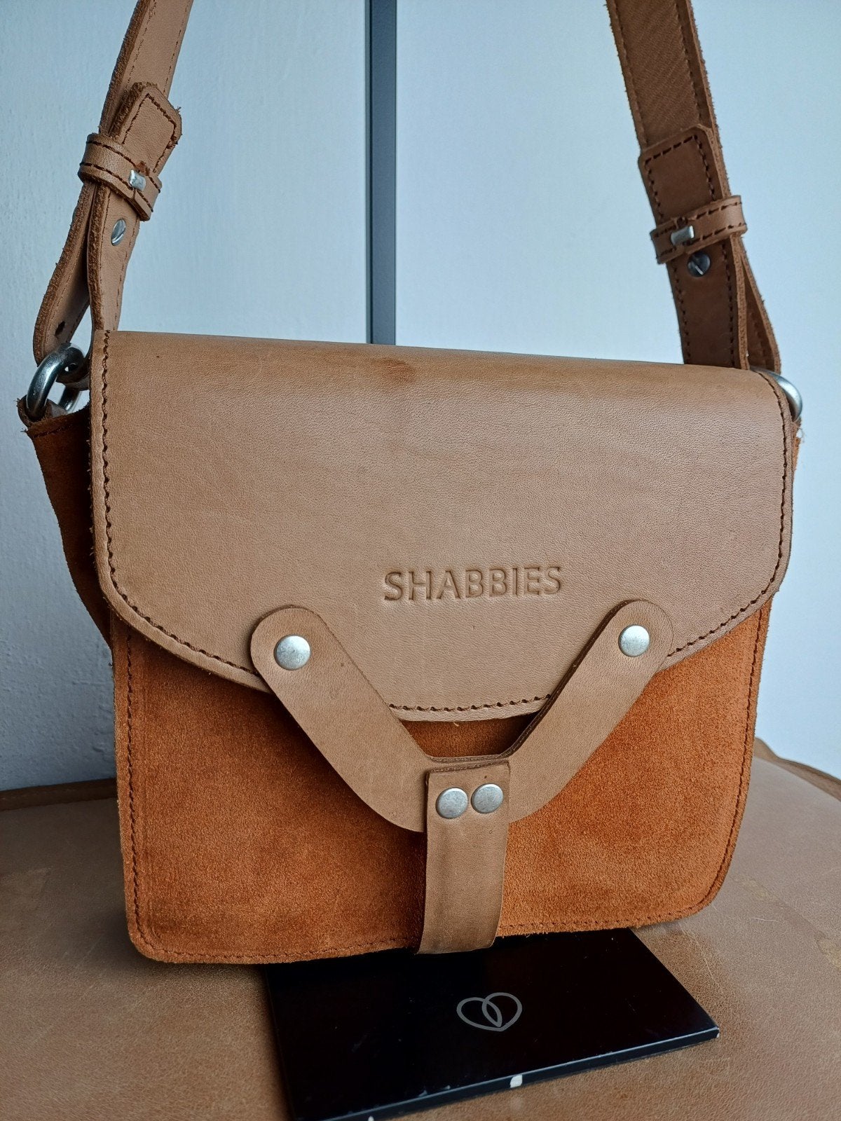 Shabbies cognac leer/suède crossbody tasje., Ophalen of Verzenden, Zo goed als nieuw, Bruin, Schoudertasje